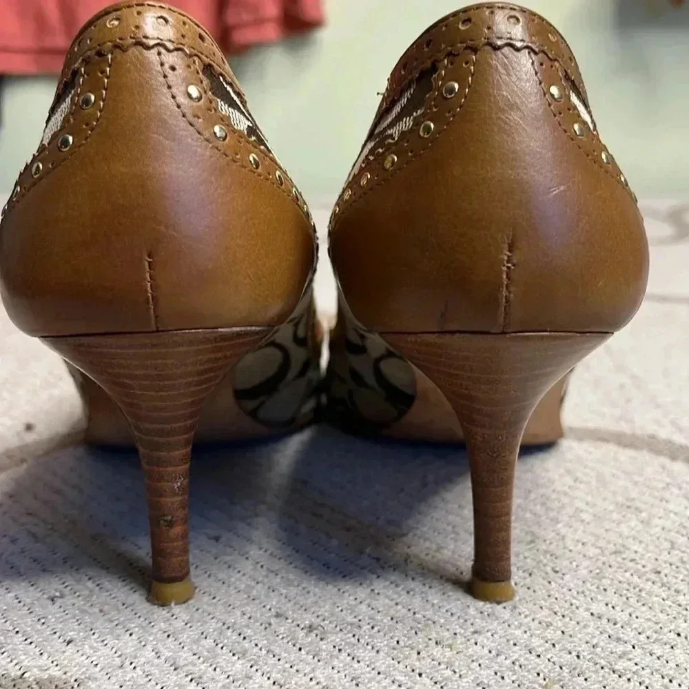 Coach Brown and Tan Heels - Picture 16 of 16